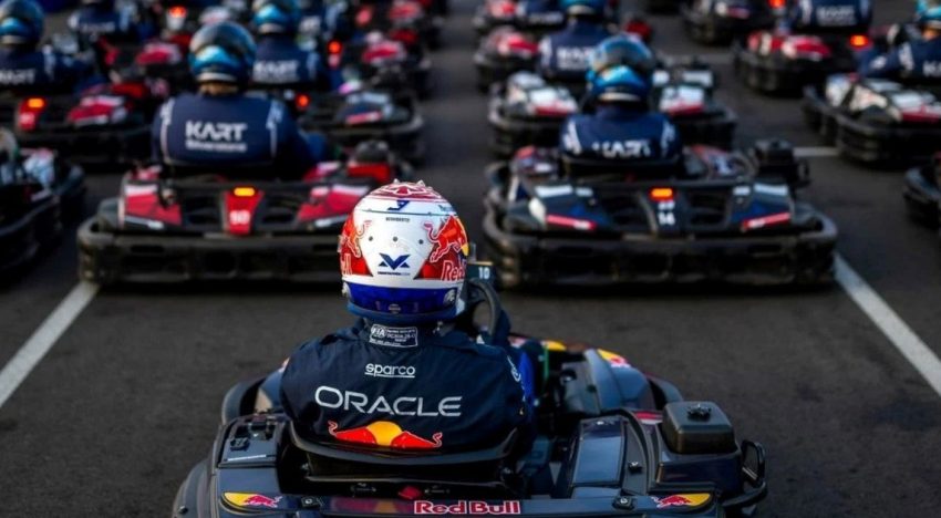 De qué se trata Max Verstappen vs 100 drivers: el piloto de Red Bull y uno de los retos más locos de su carrera