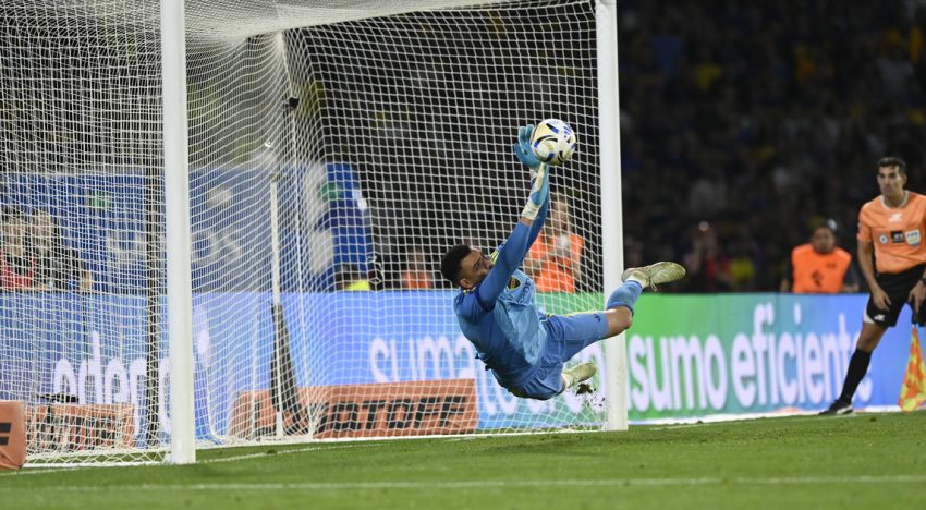Boca, a puro sufrimiento en la Copa Argentina: se salvó sobre la hora y Álvaro Montero cumplió la ley del ex contra Vélez en los penales