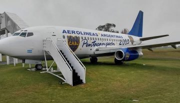 El avión viral de Boca: viajó a Japón, fue vendido como chatarra y es furor en un campo de Baradero