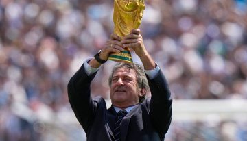 «Llevaste la camiseta como nadie»: la emoción de Mario Kempes tras la despedida de Messi de la Selección