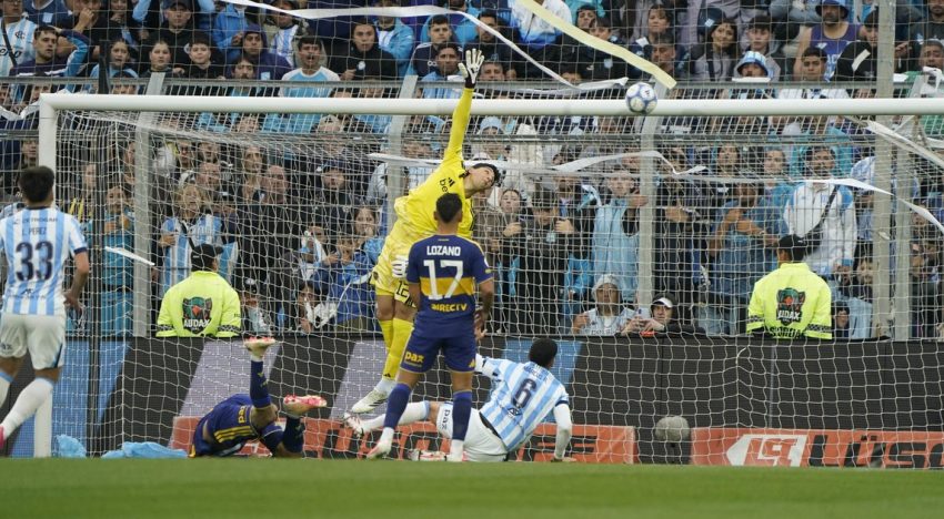 El karma de Leandro Brey, arquero de Boca: en la misma cancha, en el mismo arco y un año después sufrió otro gol olímpico ante Racing