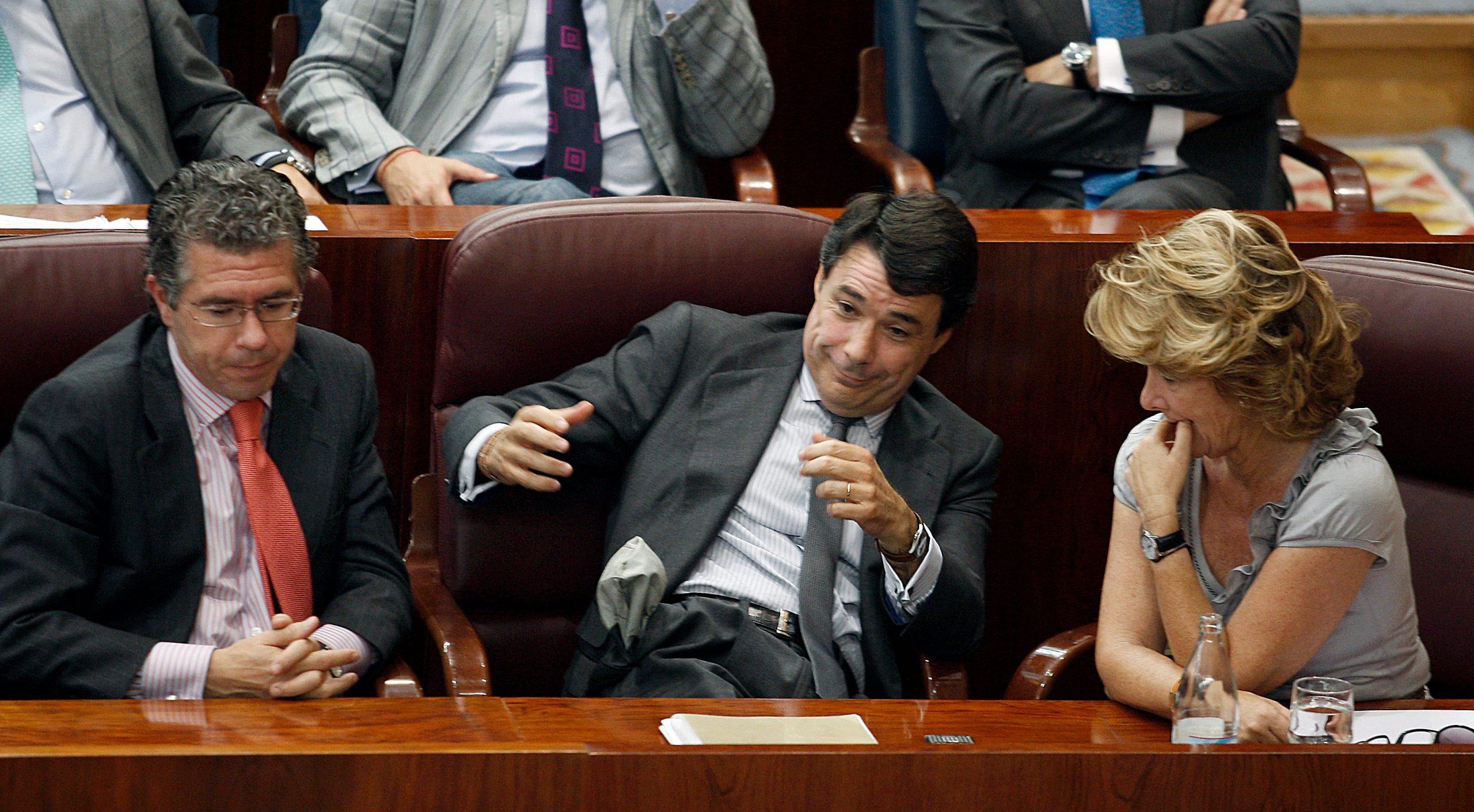 Desde la izquierda, Francisco Granados, Ignacio González y Esperanza Aguirre, en la Asamblea de Madrid en 2009.