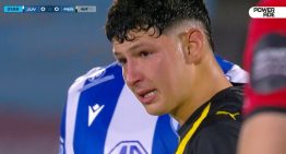 El llanto del pibe Jaime en Uruguay: el argentino quiso ayudar a un rival caído y fue repudiado por sus compañeros y por el público de Peñarol