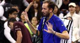 Medvedev descalificado en Beijing: de Djokovic a Nalbandian, los antecedentes más recordados del tenis
