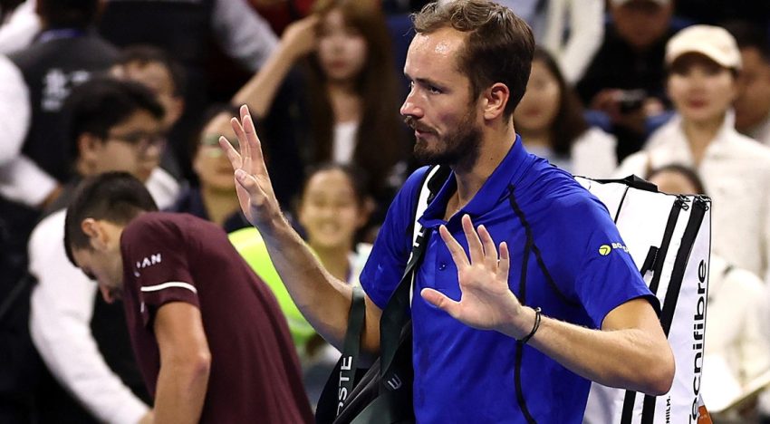 Medvedev descalificado en Beijing: de Djokovic a Nalbandian, los antecedentes más recordados del tenis