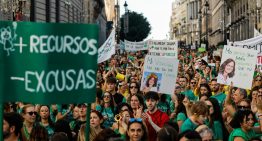 Alto seguimiento, cánticos contra Ayuso y cargas en la primera jornada de huelga del profesorado en Madrid