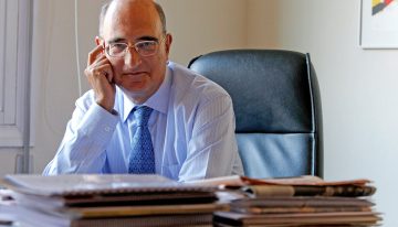 El legado de Julián García Vargas: un vuelco a la sanidad y la modernización de las tropas