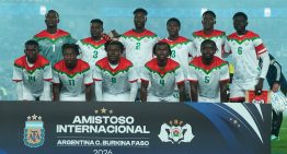 Se terminó la odisea de Burkina Faso: tras la goleada se fueron de Argentina con miles de fotos, ovación de los hinchas y canje de camisetas