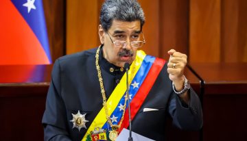 Maduro anuncia el cierre de la Embajada y consulados en Ecuador