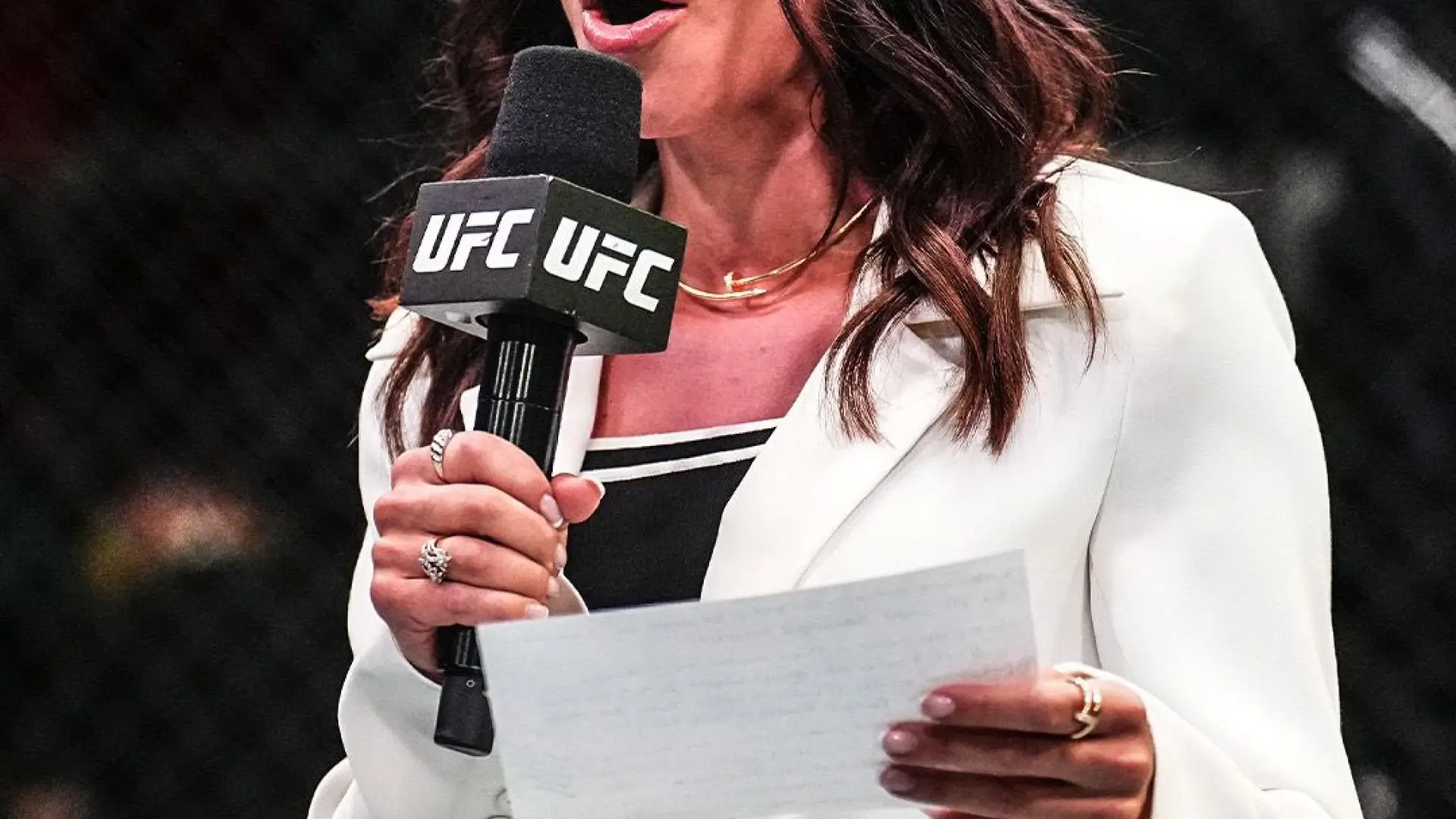 Charly Arnolt hace historia en la UFC: se convierte en la primera 'speaker' oficial