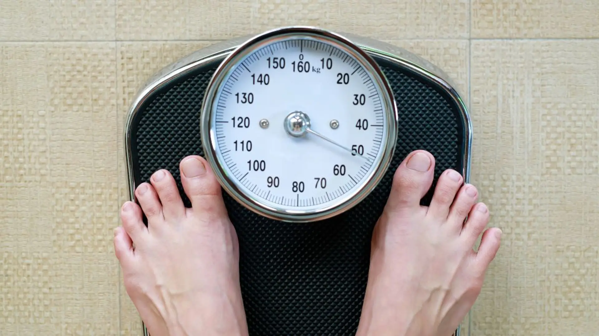 Comer por la noche engorda más y otros mitos sobre las dietas de adelgazamiento, desmontados por un experto