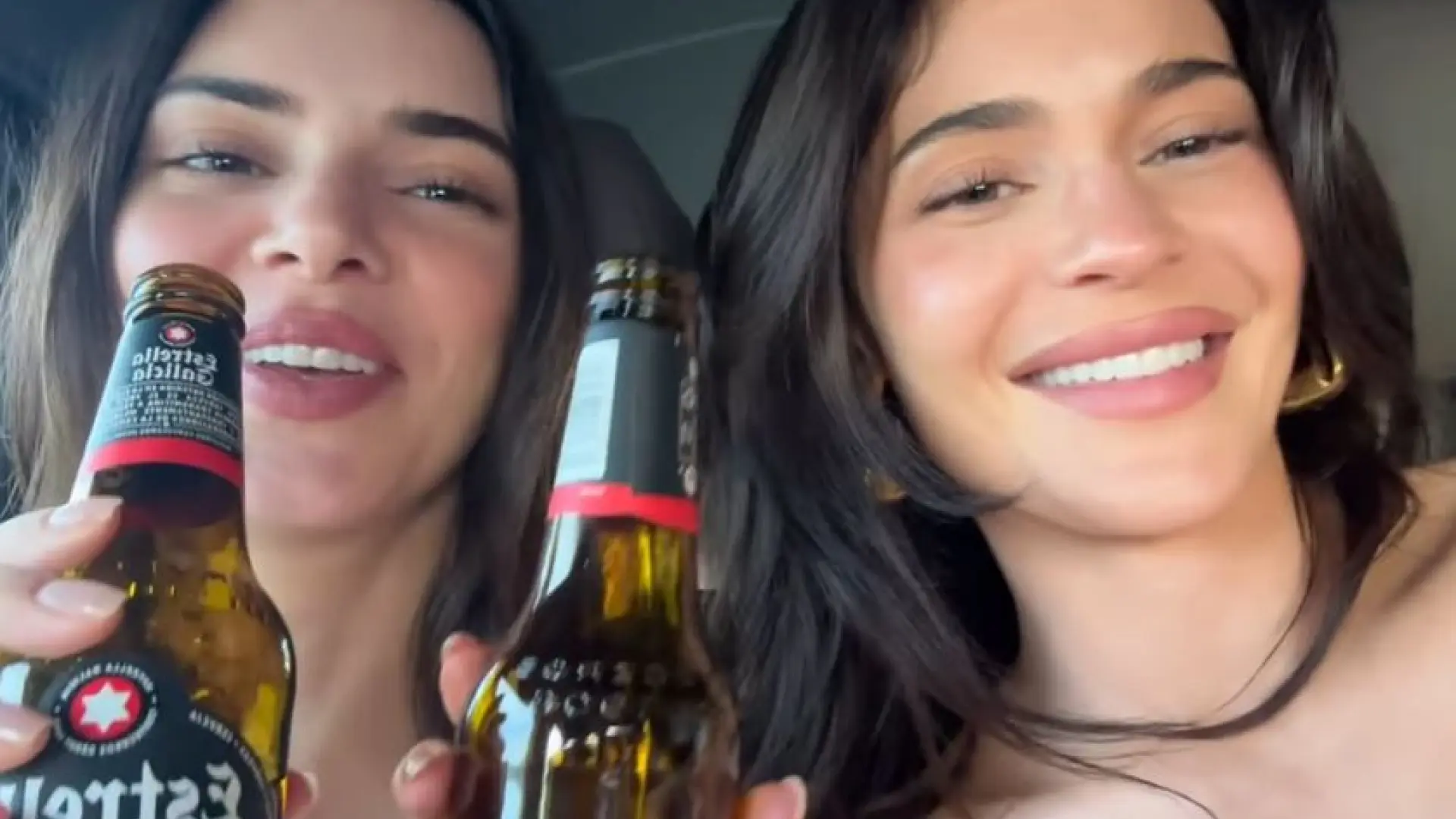 Las hermanas Kylie y Kendall Jenner comparten un vídeo bebiendo una cerveza española
