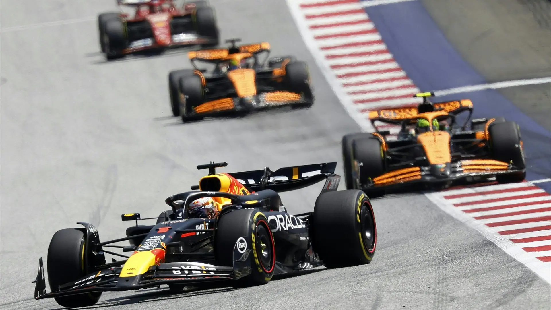 Max Verstappen frena a los McLaren en Austria y se lleva la carrera al sprint