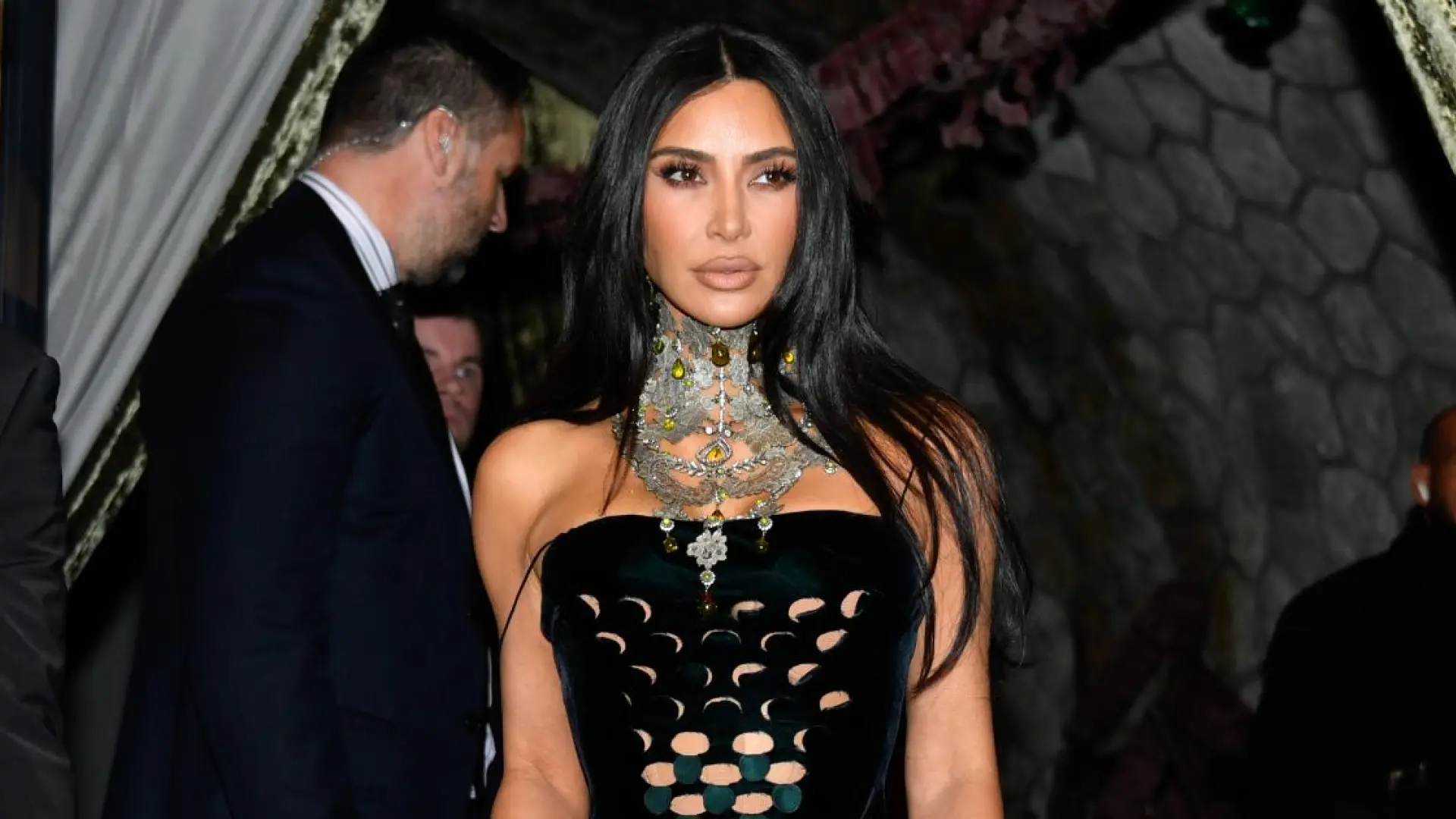 Kim Kardashian, criticada por sus vestidos en la boda de la familia más rica de Asia