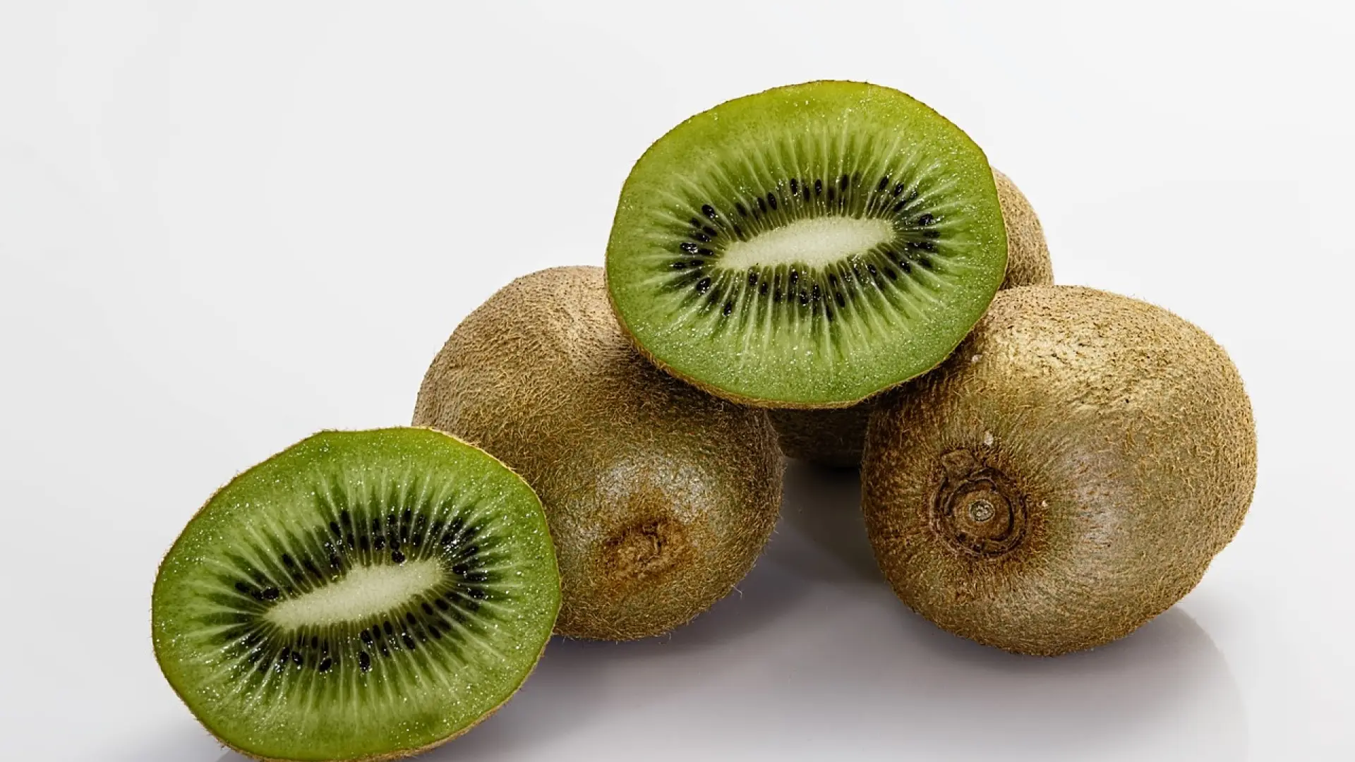 Adiós al kiwi: estos son los cinco frutos secos que tienen más fibra que la fruta