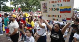 Venezolanos en Panamá protestan contra fraude electoral