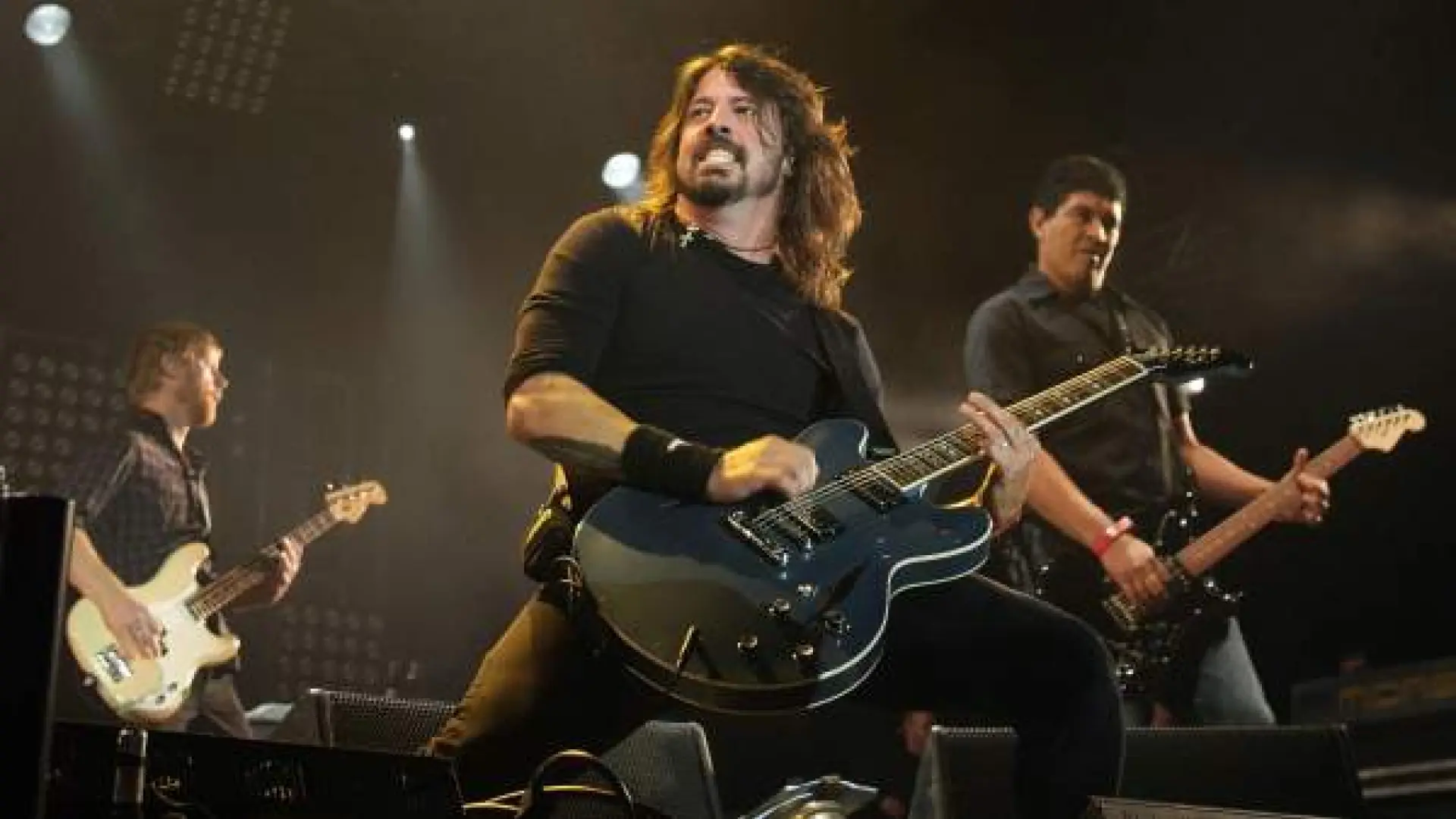 Dave Grohl contrató un abogado matrimonial antes de anunciar su infidelidad