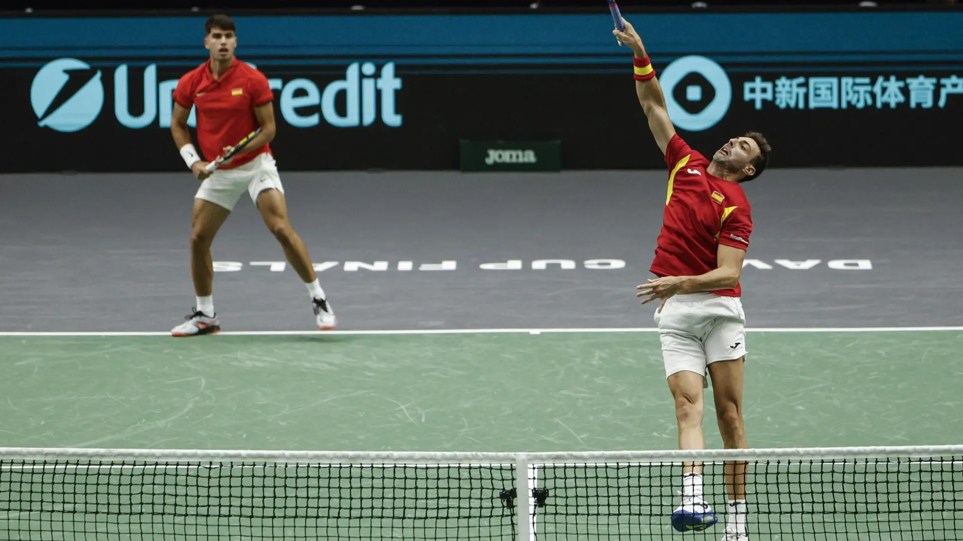 Alcaraz y Granollers también ganan el dobles y cierran el pleno en el debut de España en la Copa Davis