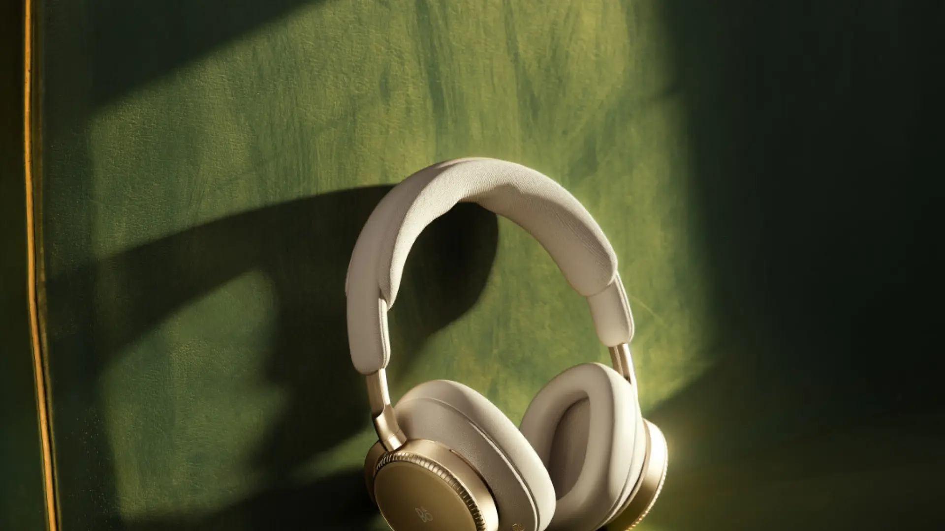 Bang & Olufsen apunta al lujo con sus nuevos y exclusivos auriculares premium Beoplay H100