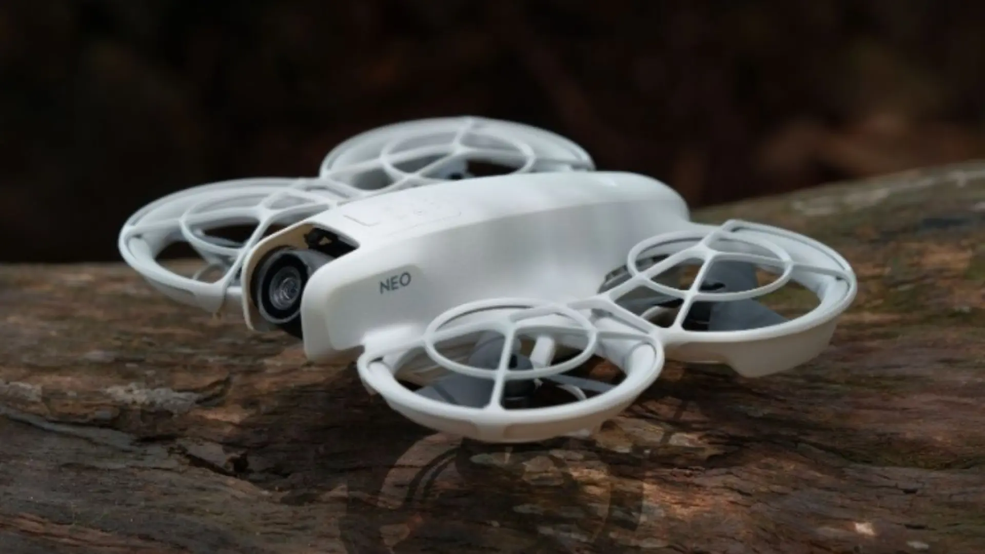 El nuevo dron DJI Neo no requiere mando para controlarlo y cuesta menos de 200 euros