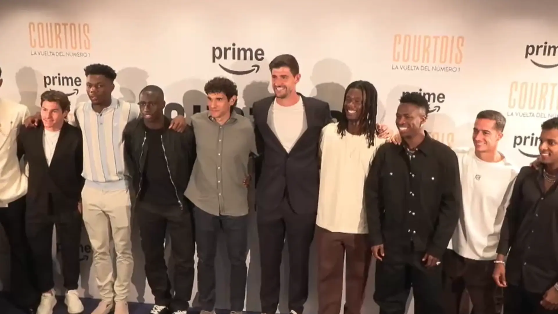 Comunión de la plantilla madridista en la presentación del nuevo documental de Thibaut Courtois sobre su lesión