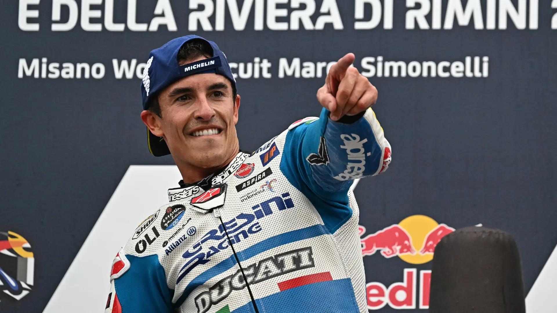 El motivo por el cual Marc Márquez se cortó en su celebración tras ganar en San Marino: "No quiero que me tiren nada"