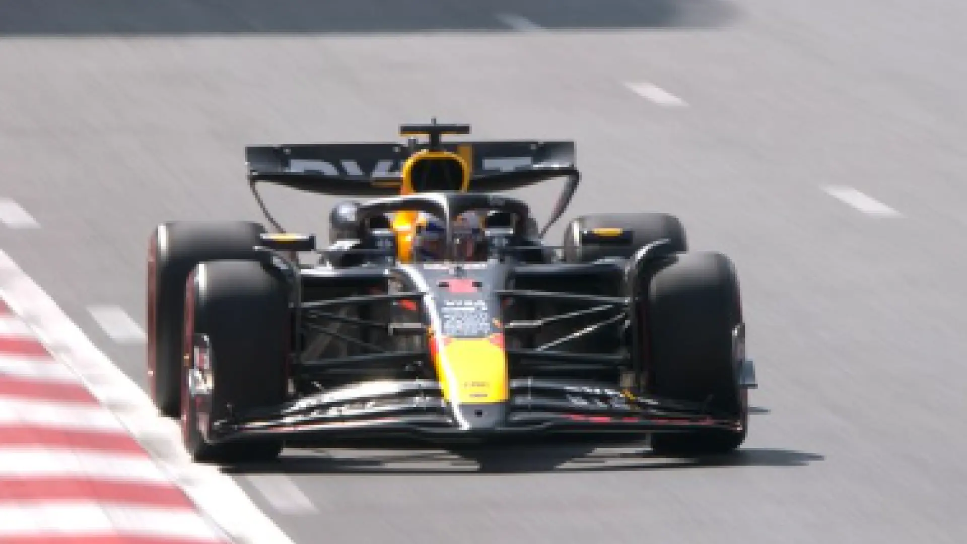 Verstappen se impone en unos libres 1 en los que Leclerc y Colapinto terminaron estrellados contra el muro