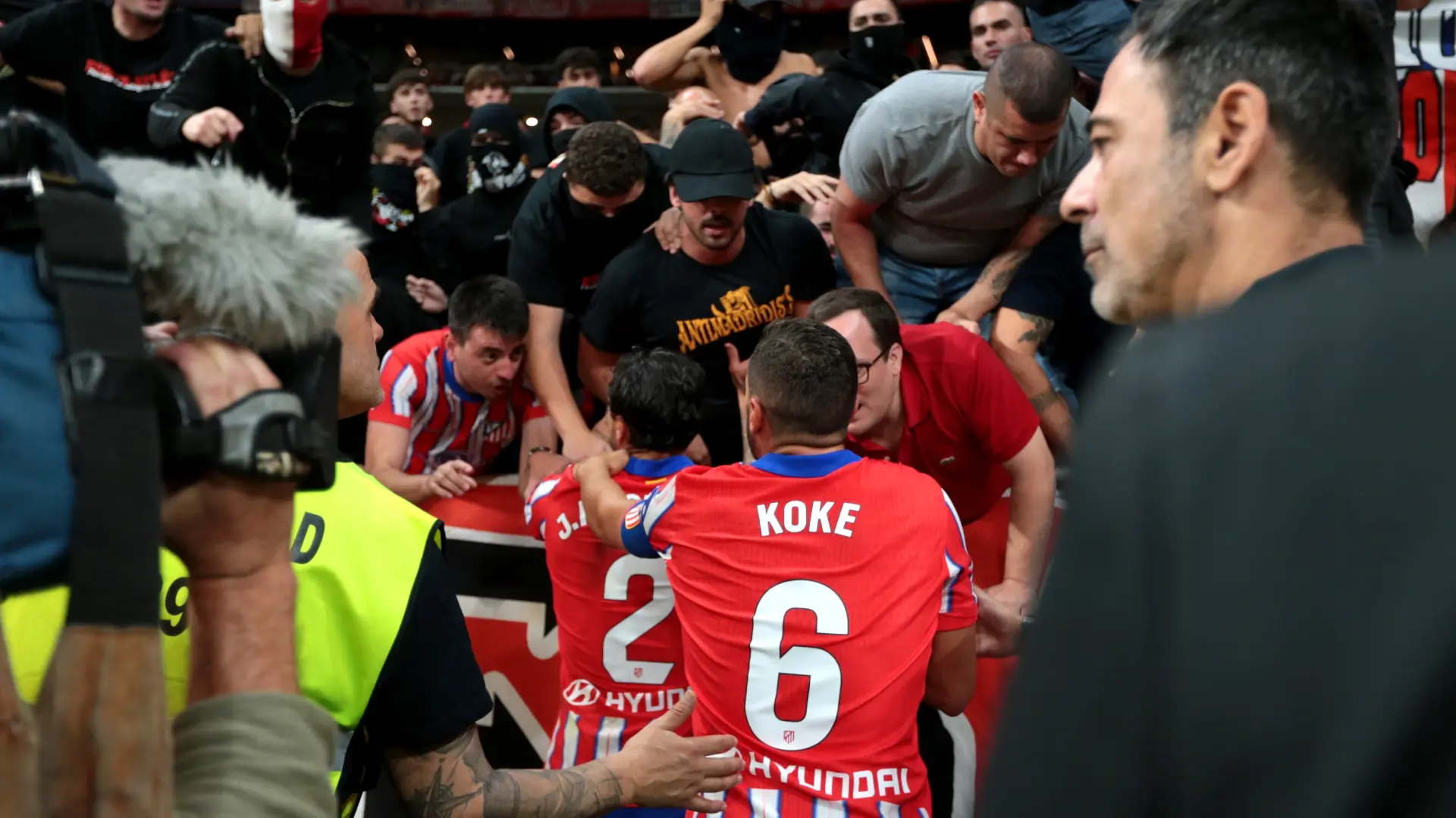 El Atleti se defiende tras la petición de cerrar el Metropolitano: "Estamos hartos de su uso populista y demagogo de los incidentes"