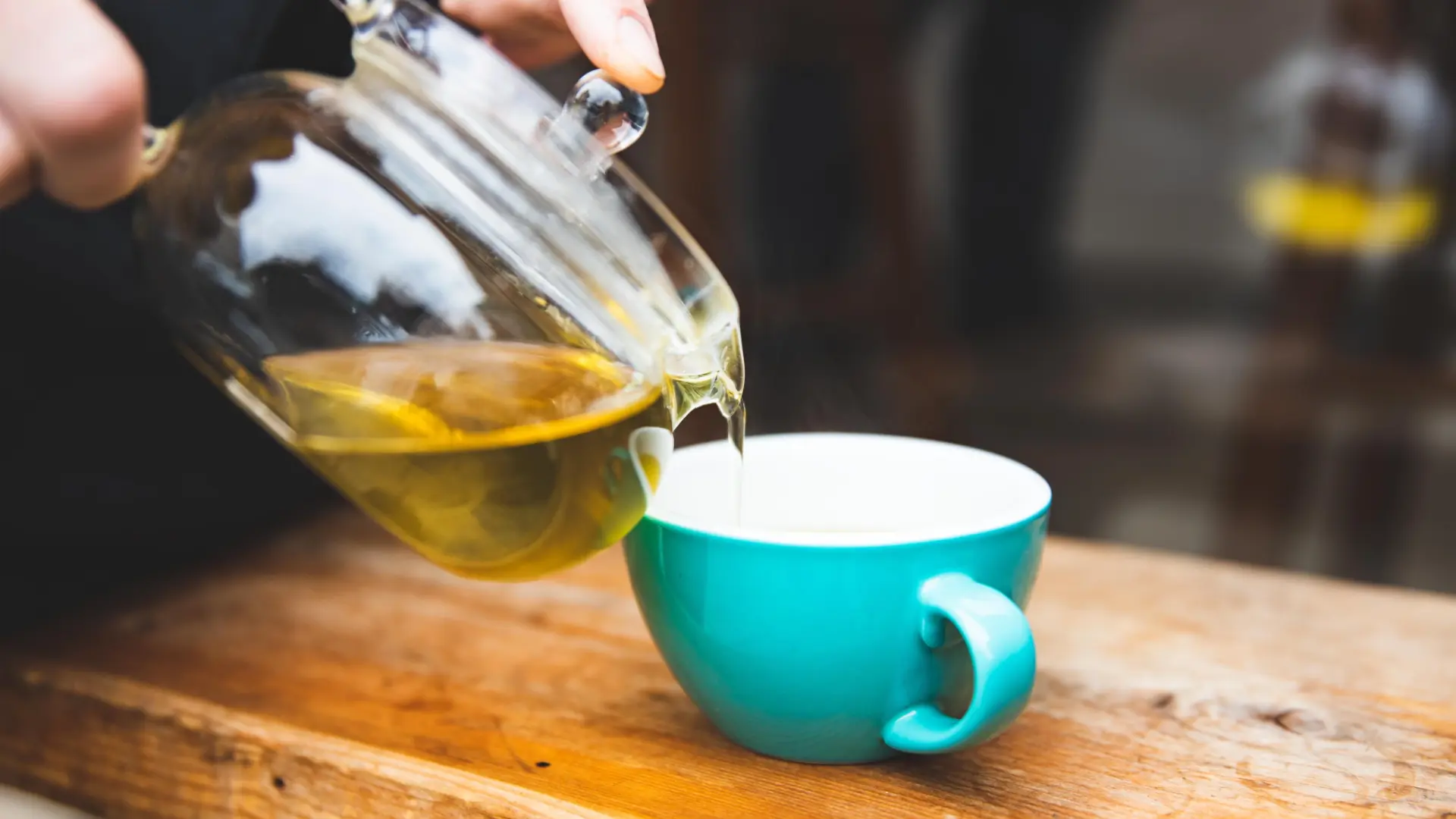 La bebida que desintoxica el hígado y hace que la piel brille: basta con una taza al día