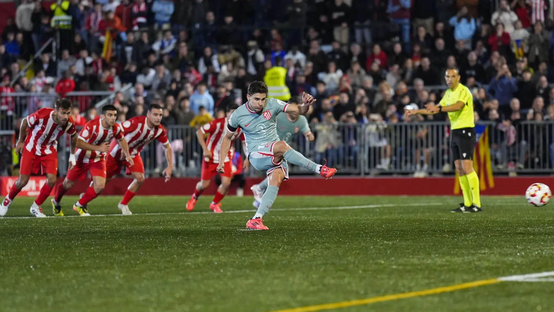 El Atlético de Madrid evita un susto en Halloween y derrota al Vic en la Copa del Rey