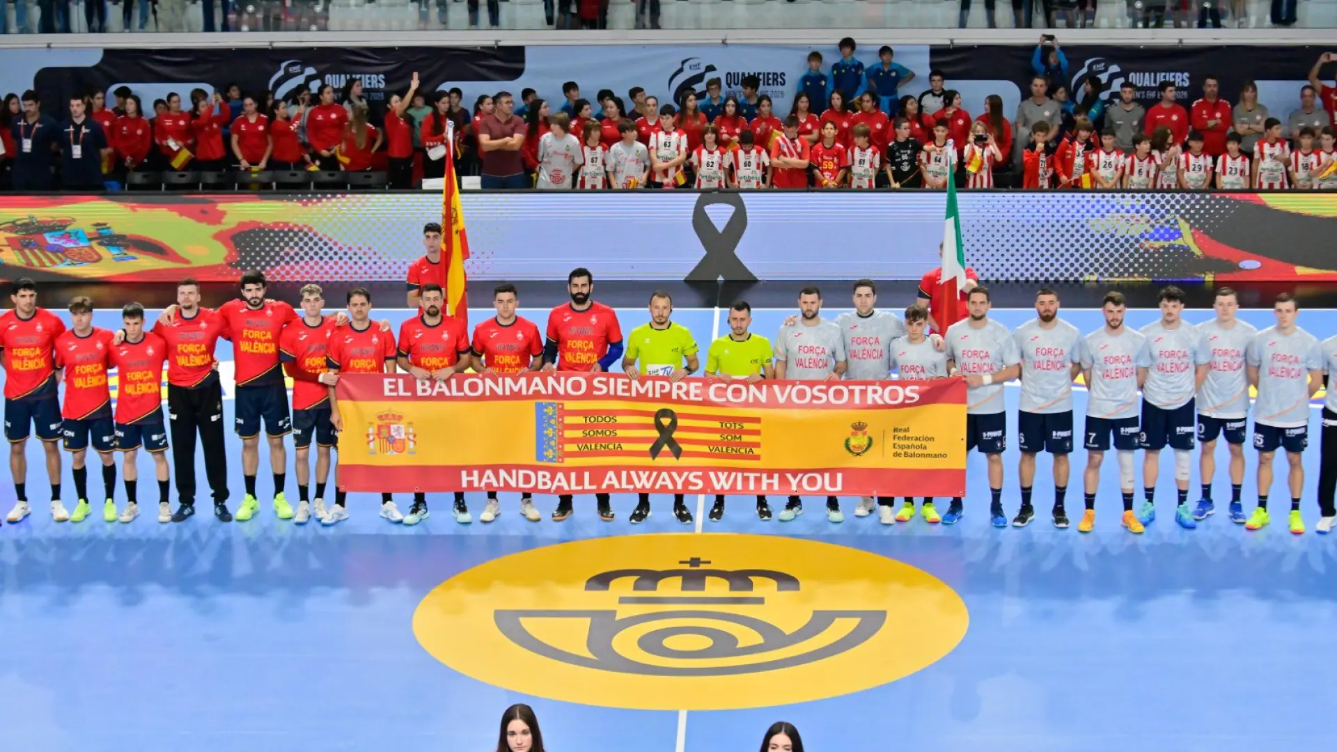 Se celebra el primer evento deportivo en Valencia tras el paso de la DANA: partidazo de los 'Hispanos' con emotivo homenaje