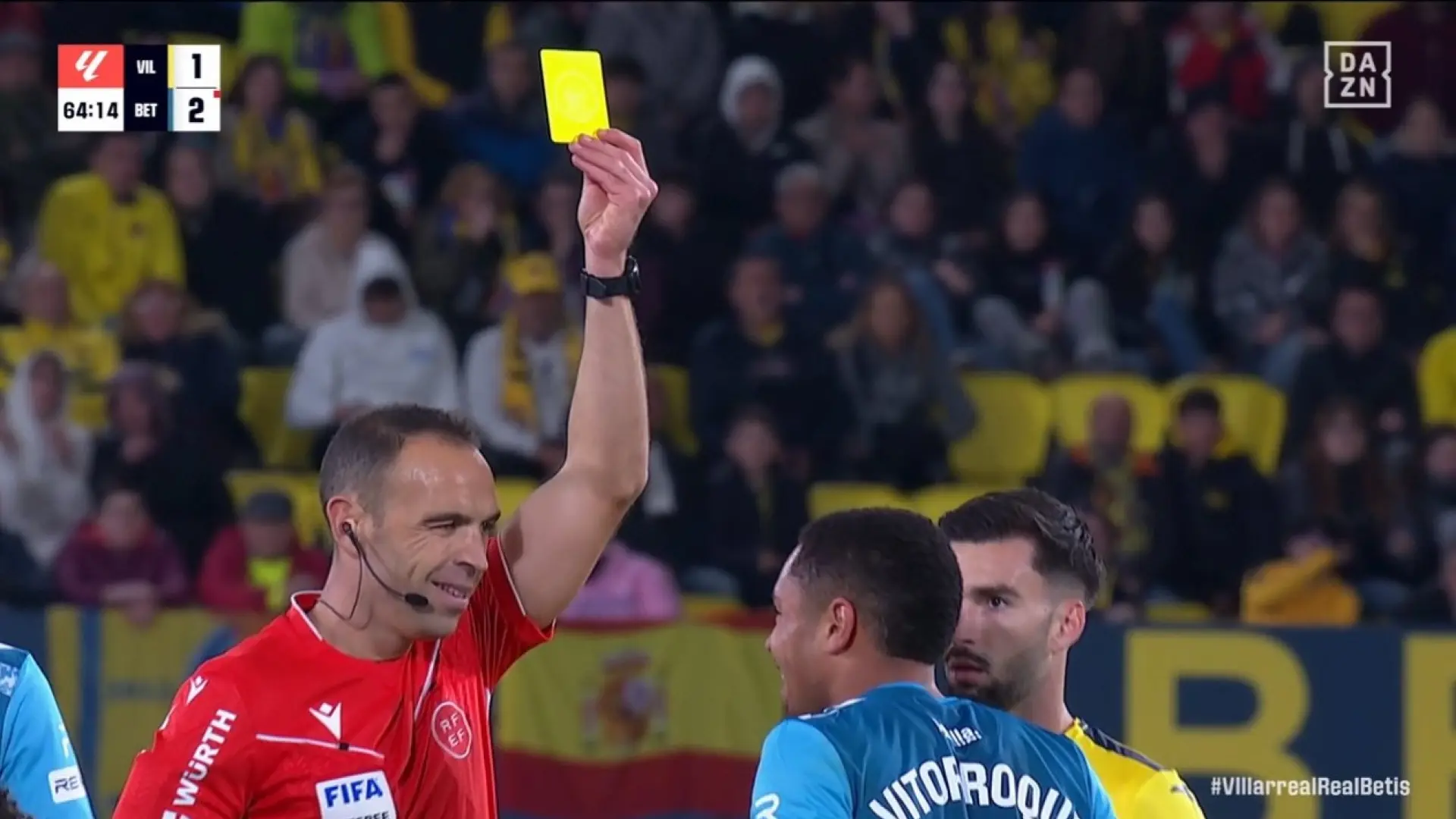 Polémico arbitraje de Cuadra Fernández en el Villarreal – Betis: guiño a Vitor Roque al sacarle amarilla, la roja al Chimy Ávila…