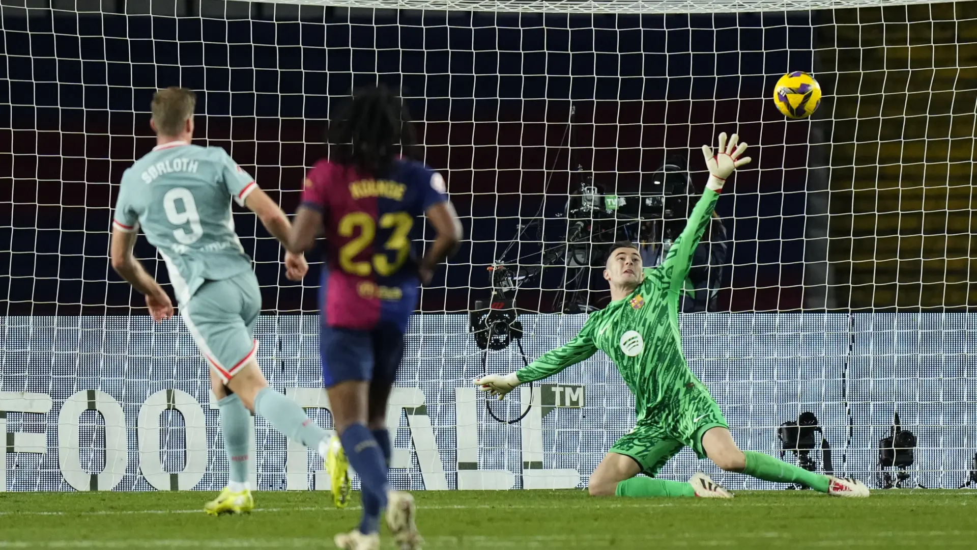 Así fue el gol de Sorloth en el último minuto para darle al Atlético de Madrid una victoria crucial sobre el Barça