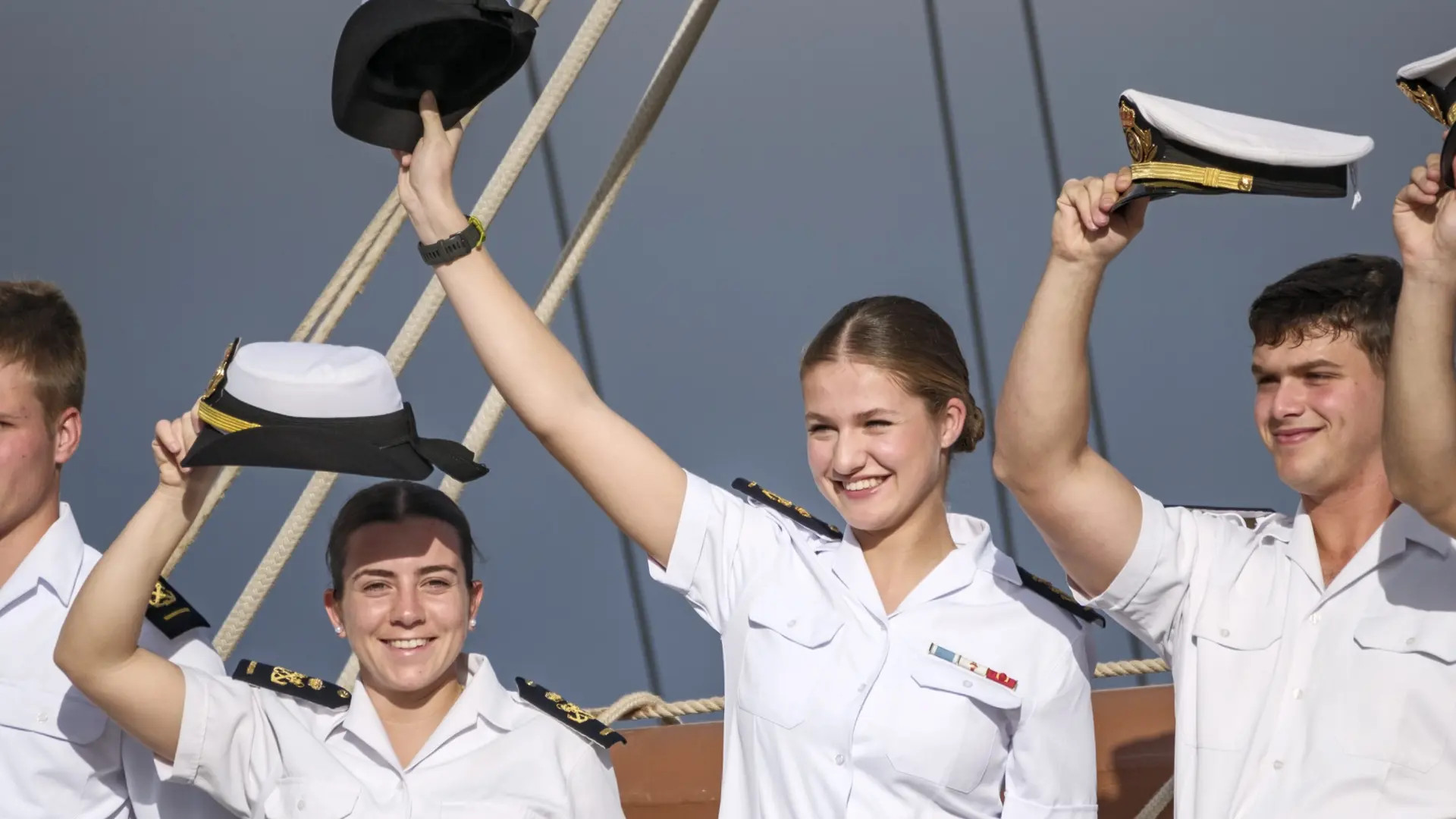 La Princesa Leonor sigue los pasos de su madre, la reina Letizia, y será periodista desde el Juan Sebastián Elcano