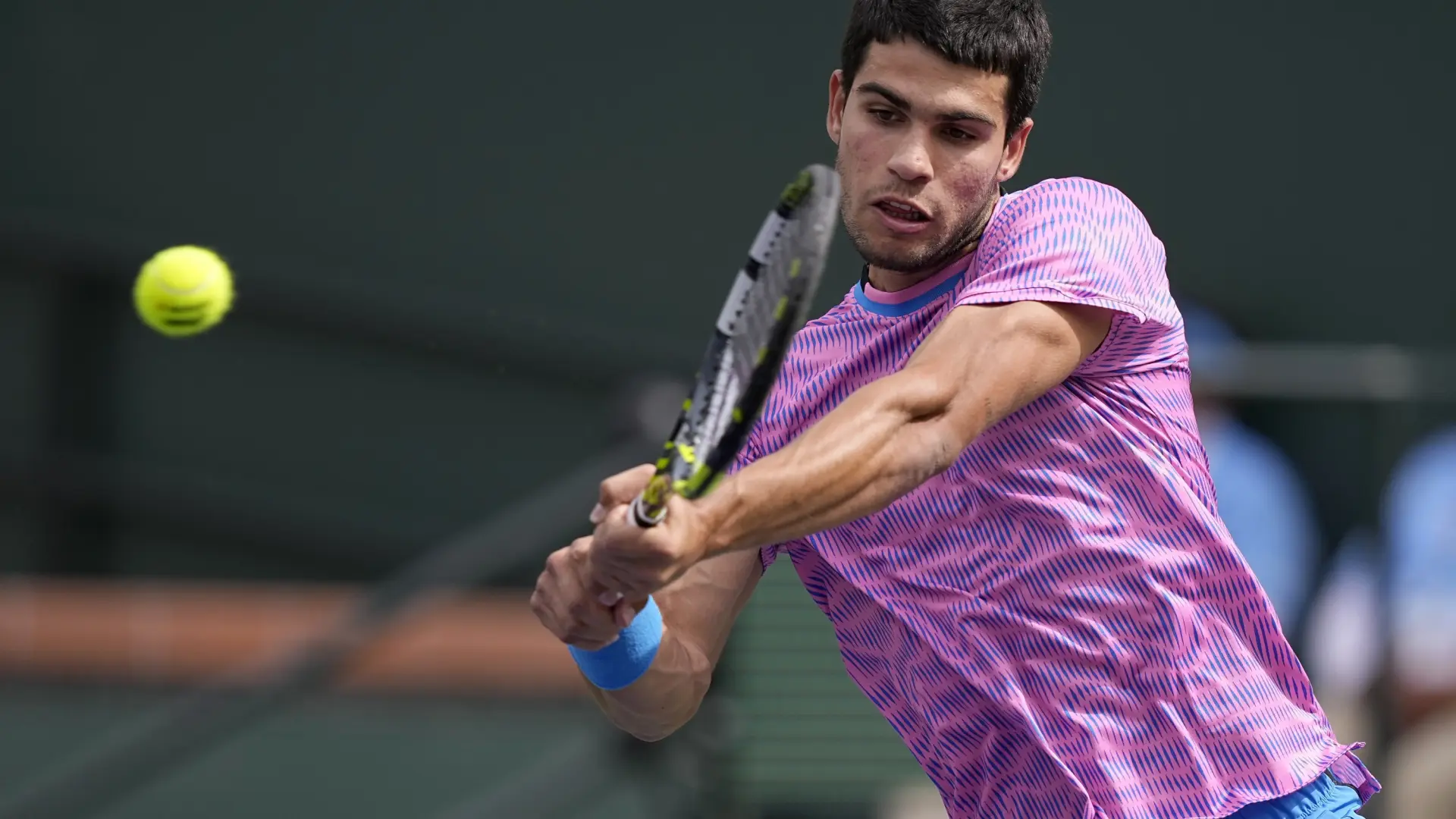 Carlos Alcaraz se deshace de Quentin Halys y supera la segunda ronda de Indian Wells