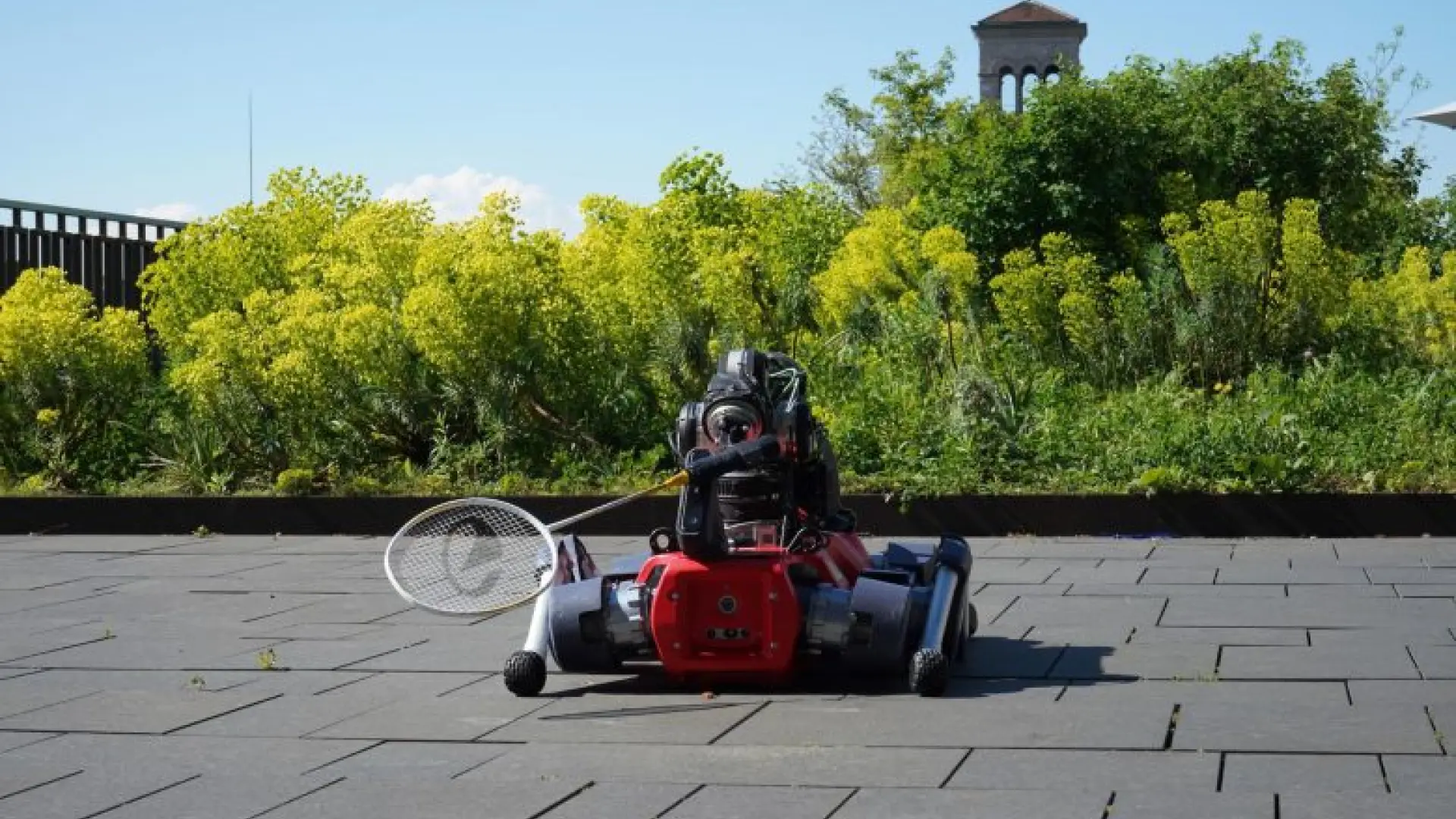 Un robot juega al bádminton con humanos gracias a la inteligencia artificial