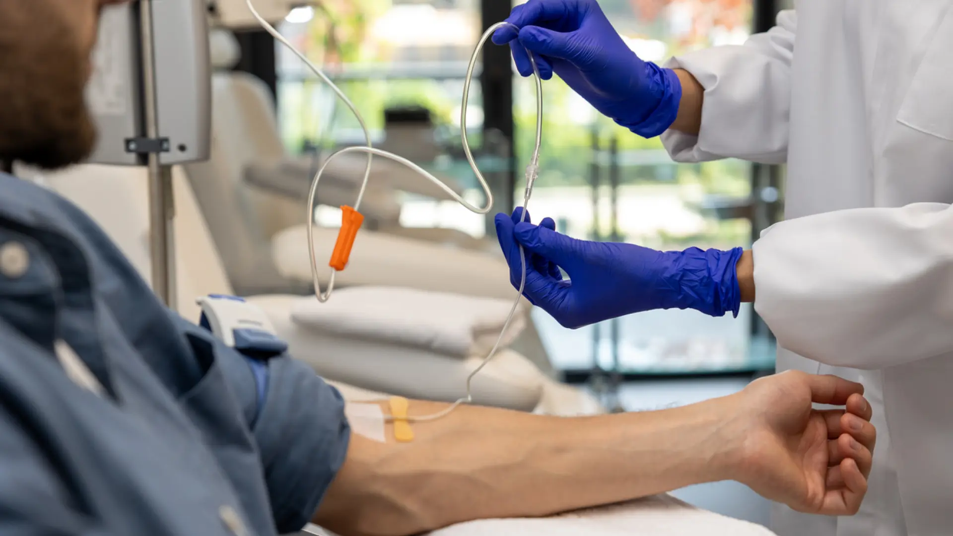 Los desconocidos síntomas de un cáncer que afecta a mujeres: solo el 15% sobrevive si se detecta a tiempo