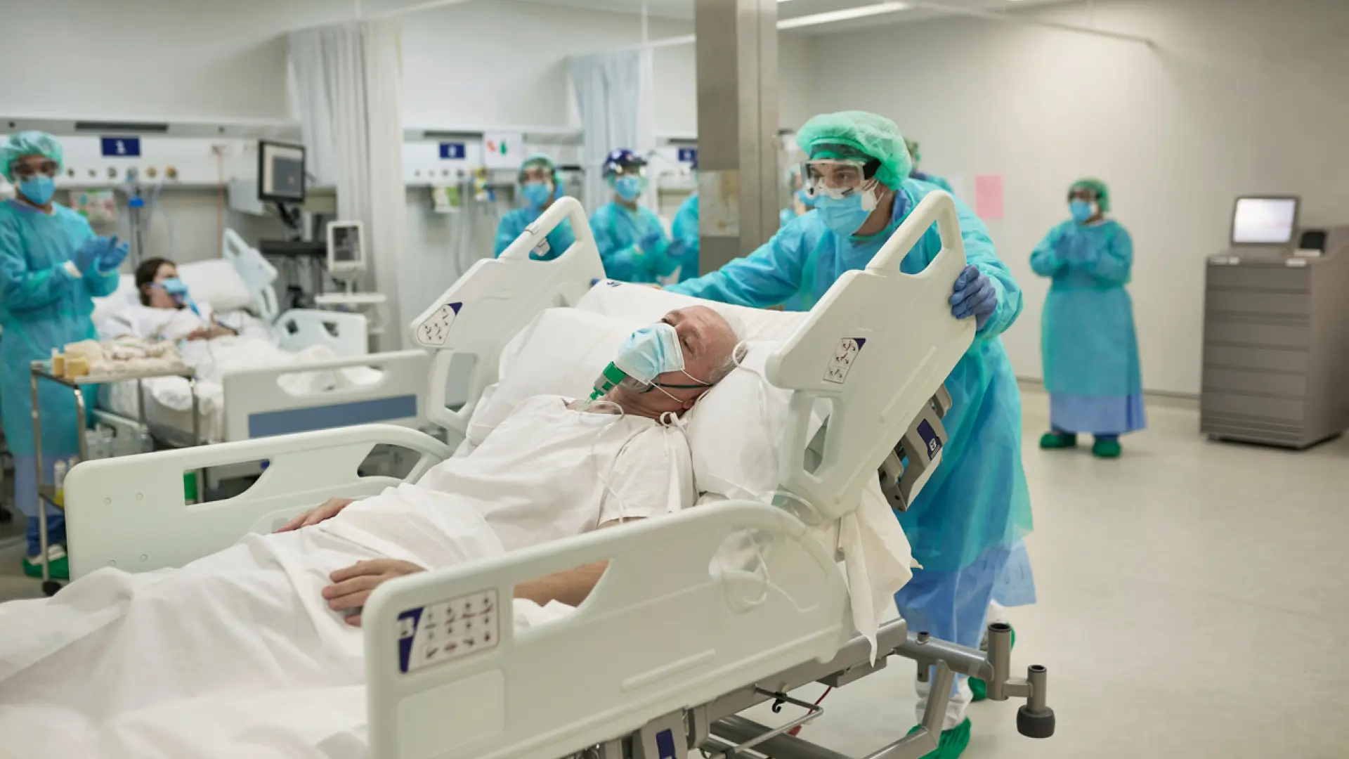 Síntomas de NB.1.8.1, la nueva variante de la covid detrás del aumento de casos y hospitalizaciones