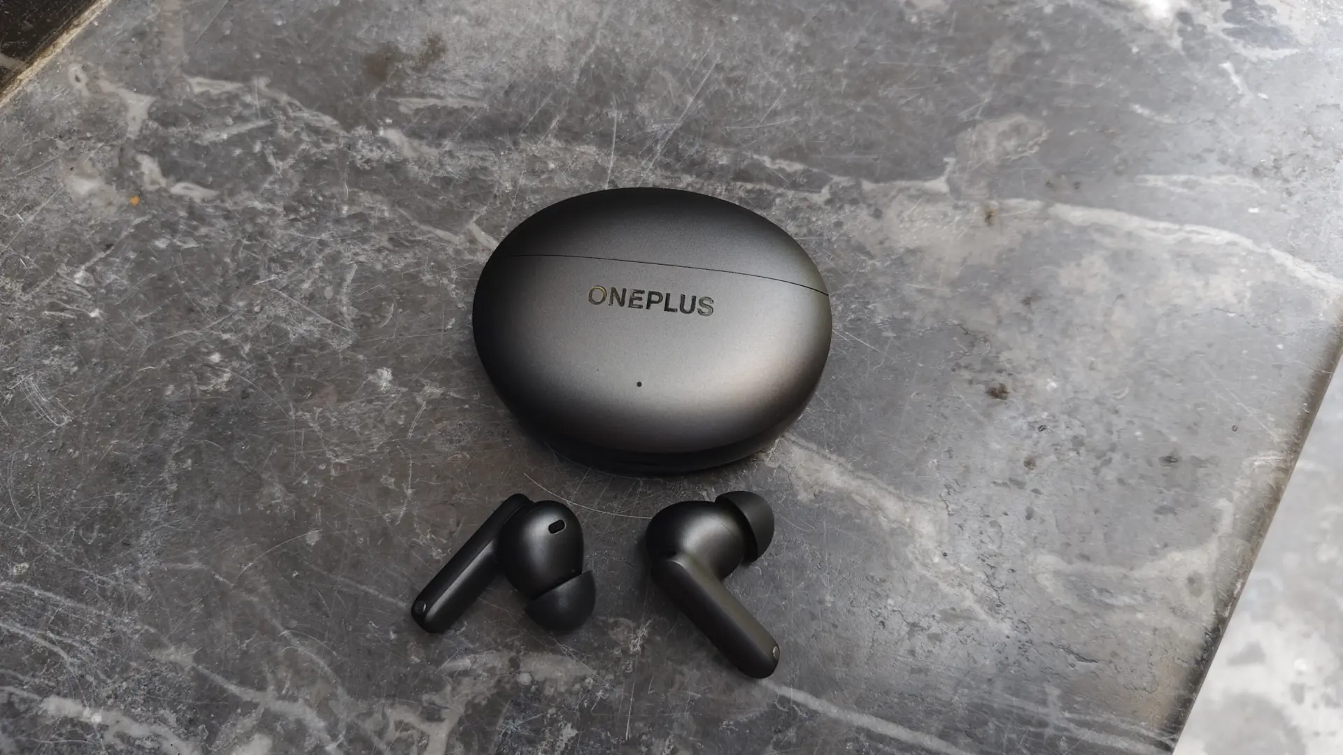 Sonido potente, una cancelación de ruido mejor y una autonomía que cumple con nota: así son los OnePlus Buds 4