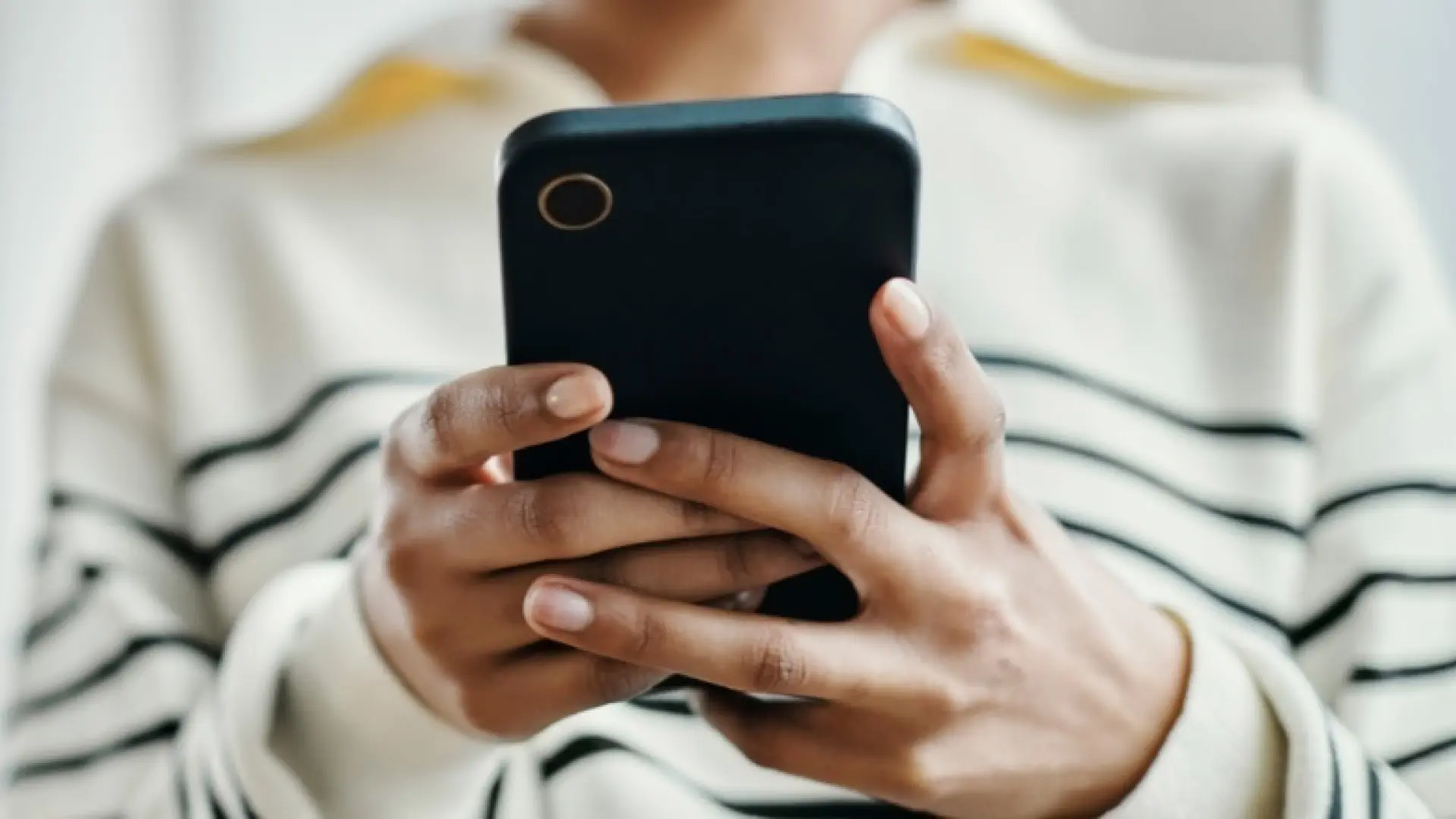 La nueva app europea para verificar la edad ya se prueba en España: cómo funciona, a qué webs afecta y qué datos recoge