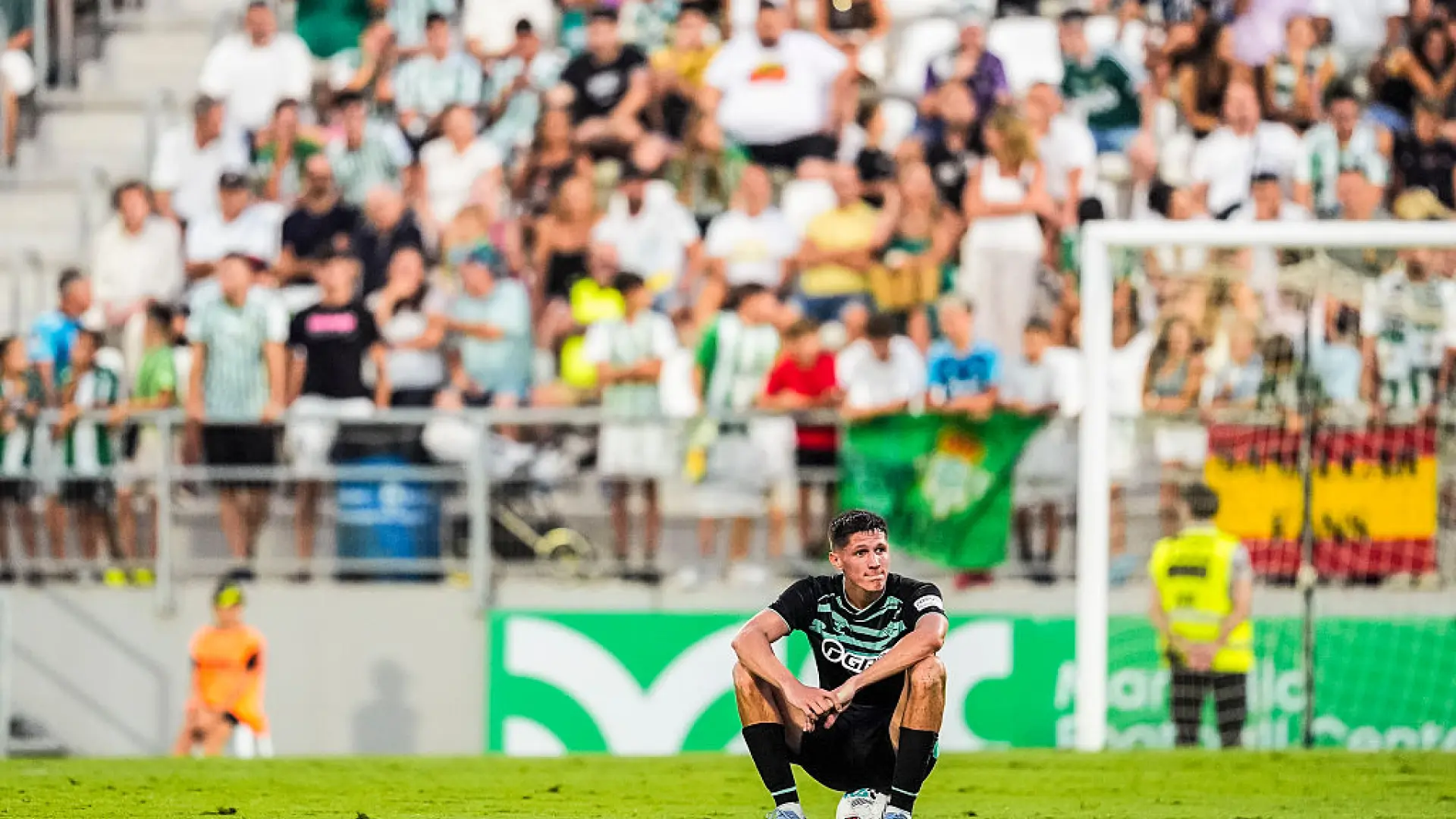 Sergi Altimira, jugador del Betis, habla sobre la brutal pelea a puñetazo limpio ante el Como: «Era lo que querían»