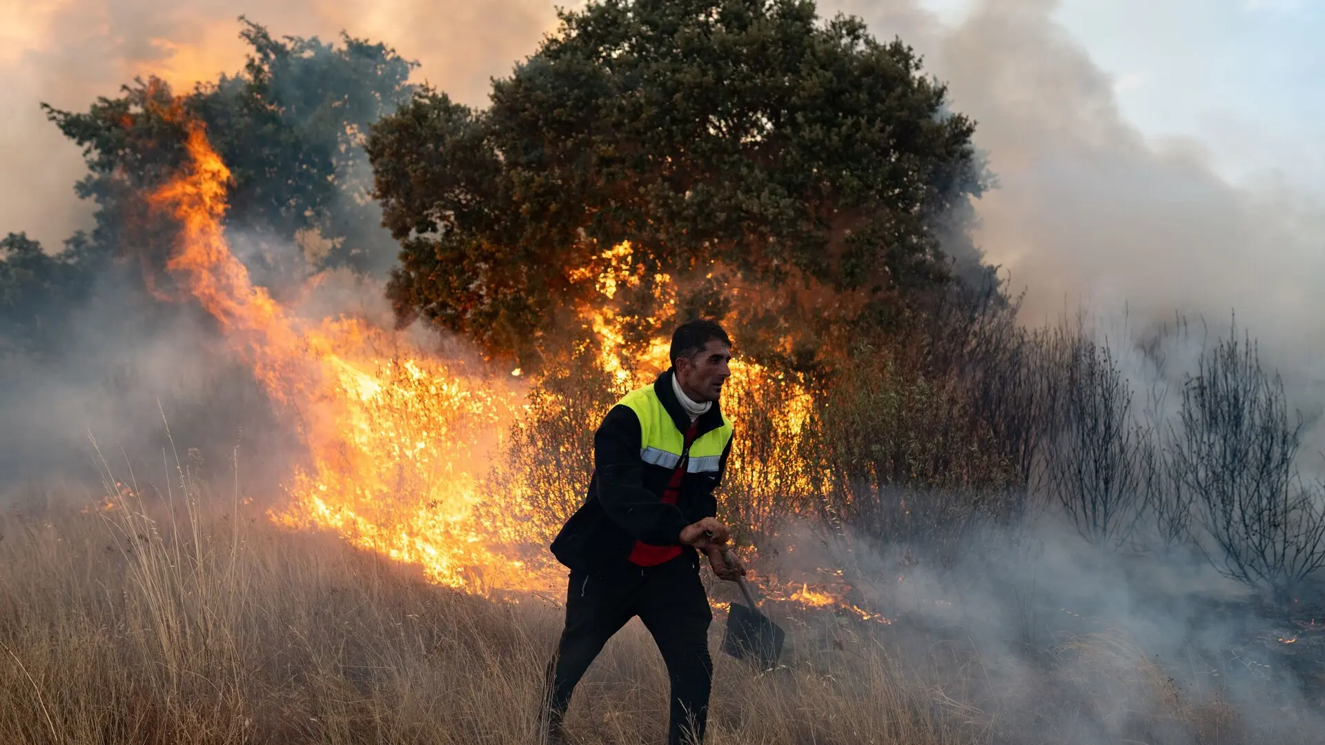 Los efectos en la salud de los incendios forestales que asolan España: «Pueden hacer un gran daño al cuerpo»