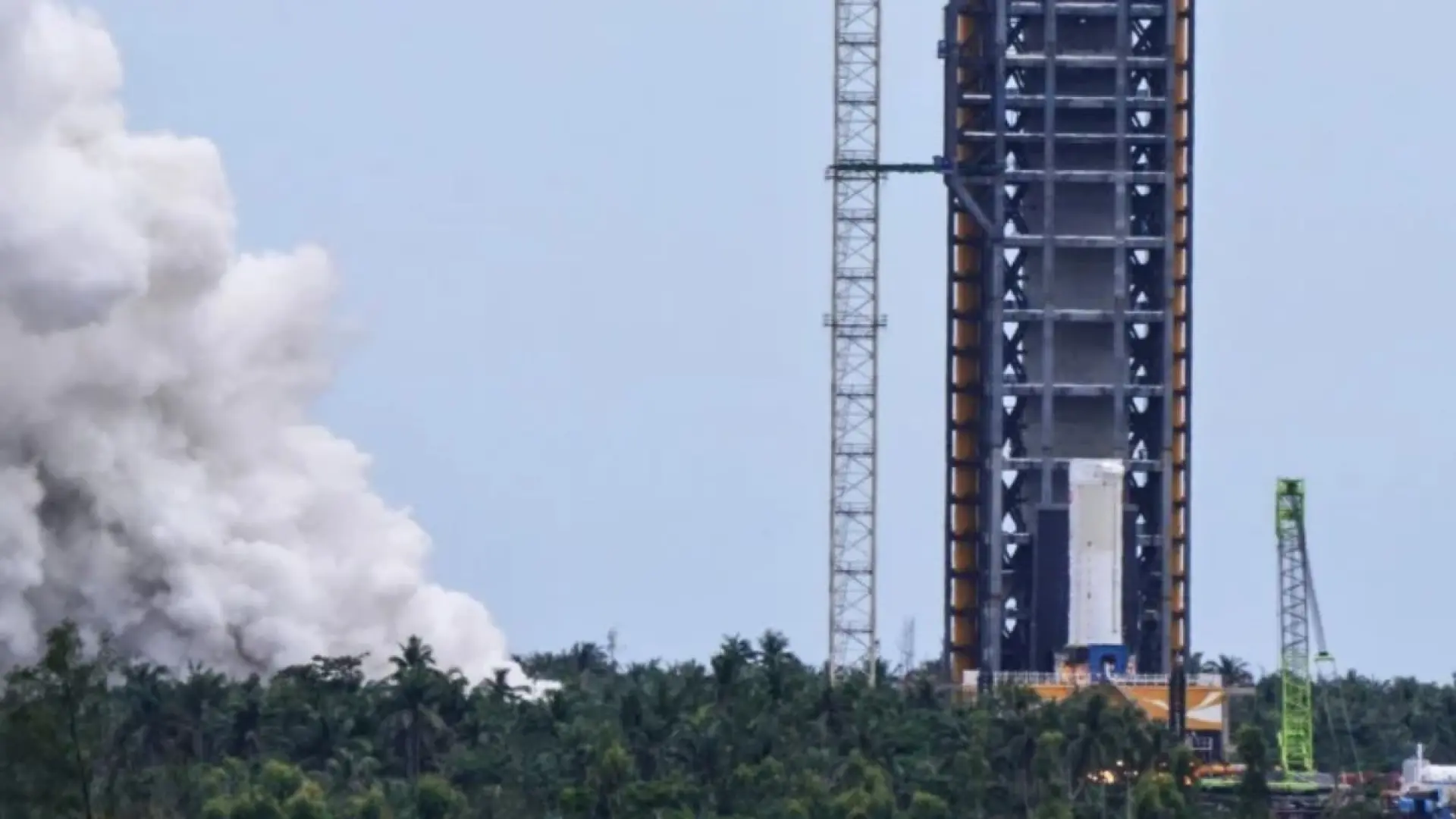 China completa con éxito la primera prueba de encendido estático del cohete Long March 10