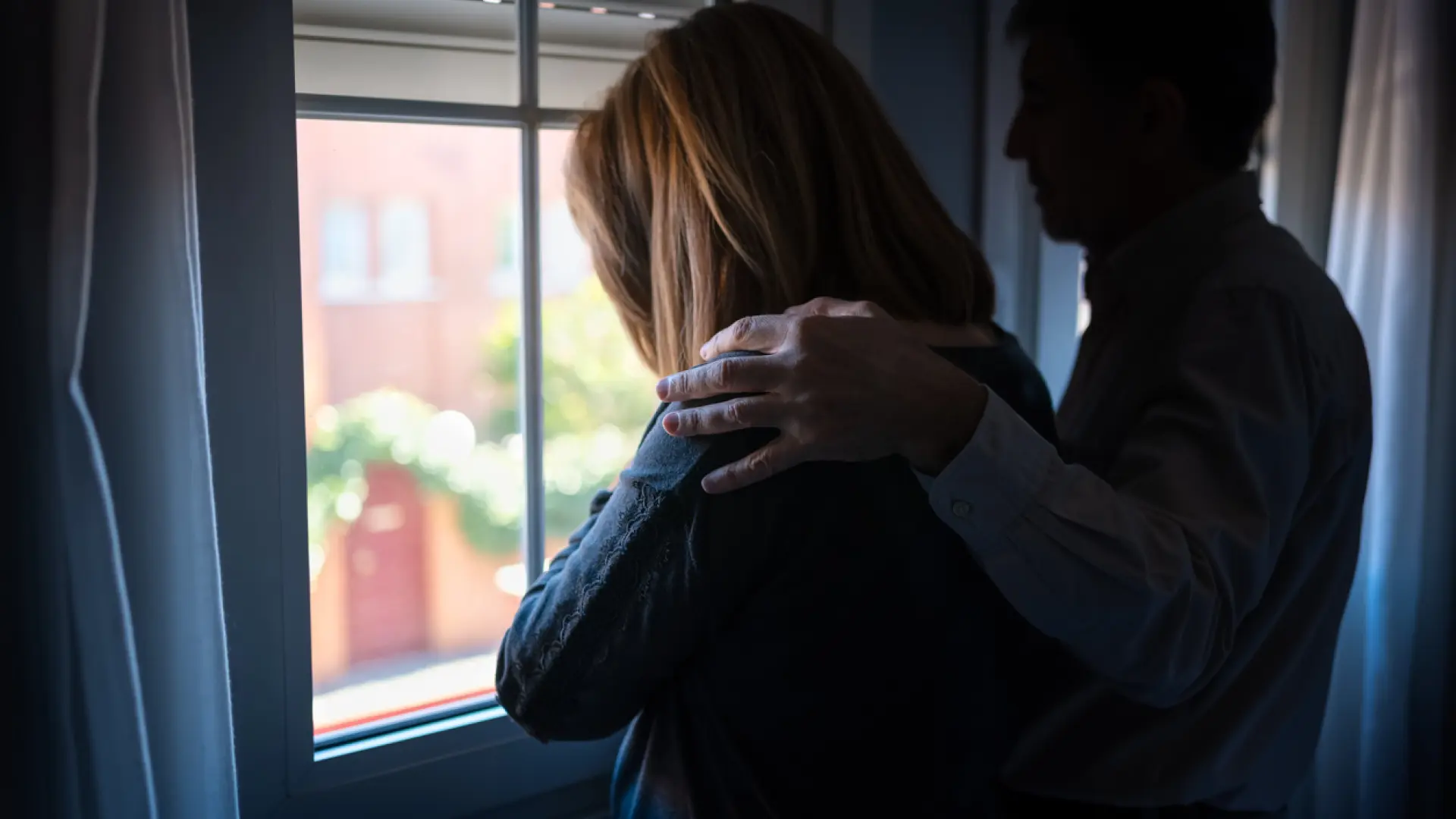 Depresión, ansiedad, estrés… Los jóvenes son más infelices que nunca y el deterioro de su salud mental acaba con la 'curva de la felicidad'