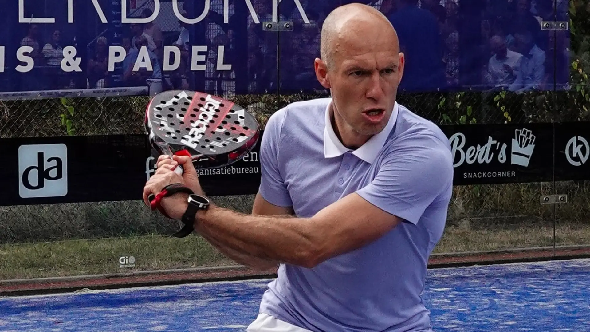 Arjen Robben, de vivir un calvario con las lesiones a ser considerado «el mejor exfutbolista que sabe jugar al pádel»