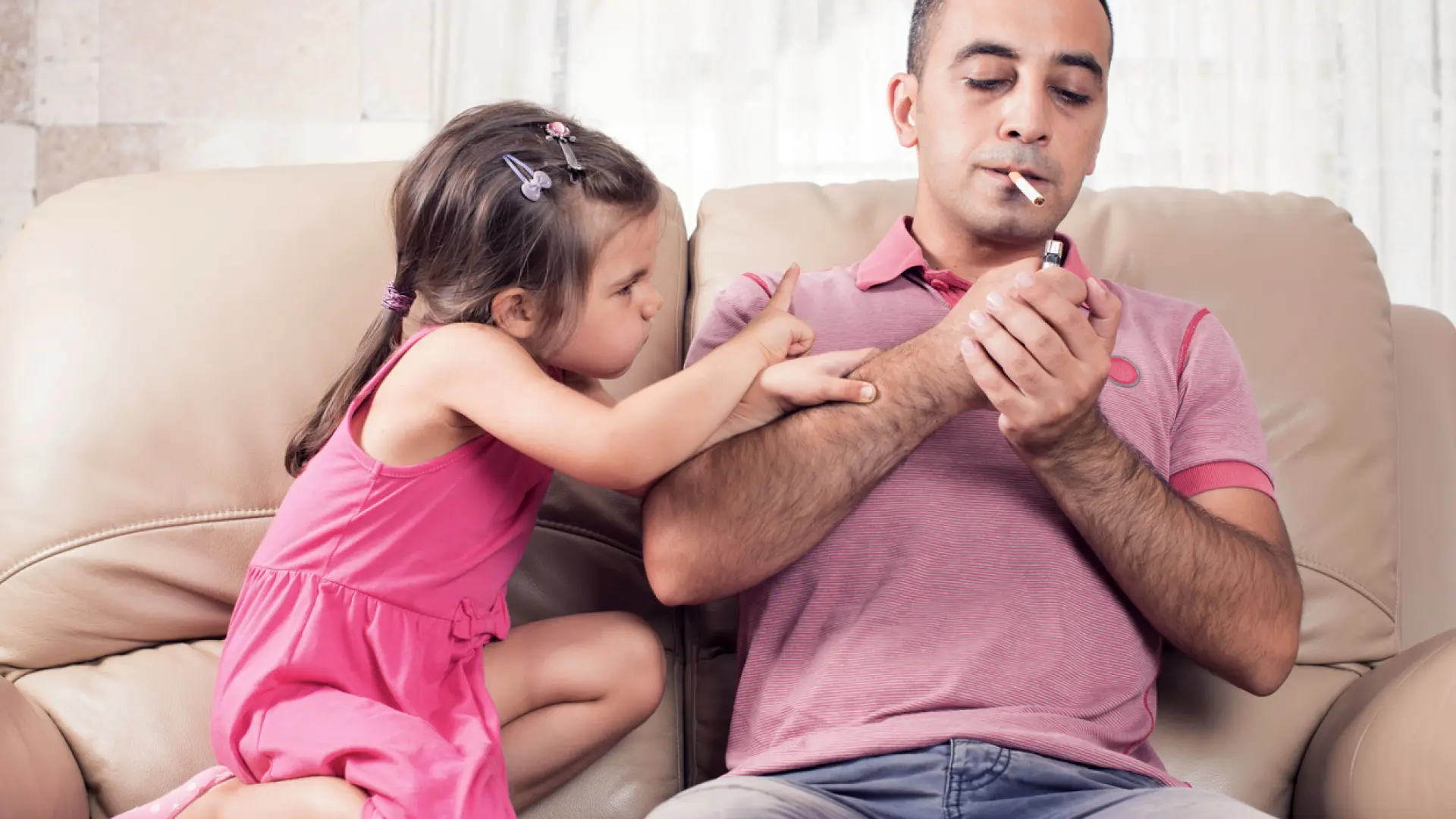 El tabaquismo pasivo de un padre en su infancia puede marcar la salud pulmonar del hijo