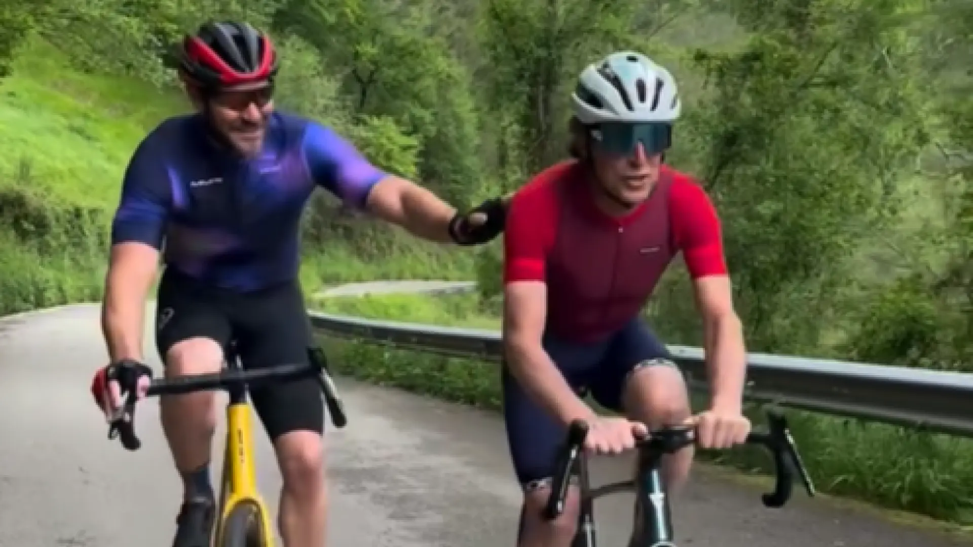 La escalada del Angliru por Saúl Craviotto y Perico Delgado que anticipa la Etapa 13 de la Vuelta: «Me van a estallar los gemelos»