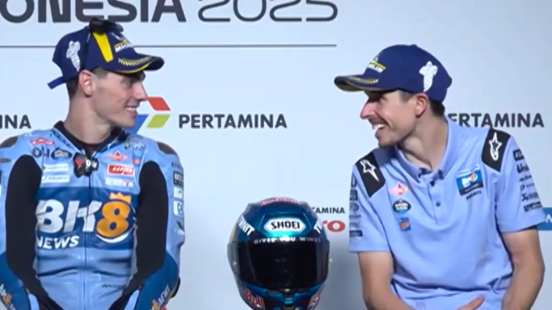 El vacile de Álex Márquez a Fermín Aldeguer por su forma de hablar en inglés: «Le tienes que decir '¿Qué quieres que te diga? Acho»