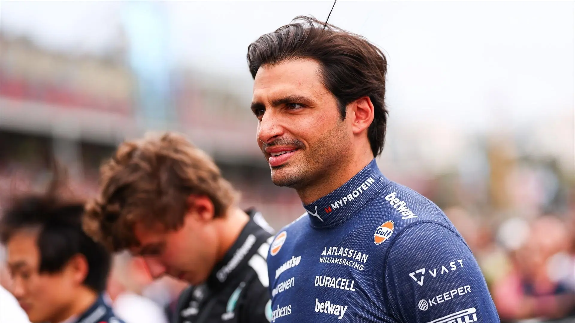 Carlos Sainz muestra su lado más crítico con la situación política actual que atraviesa España: «Me pone de mala leche»