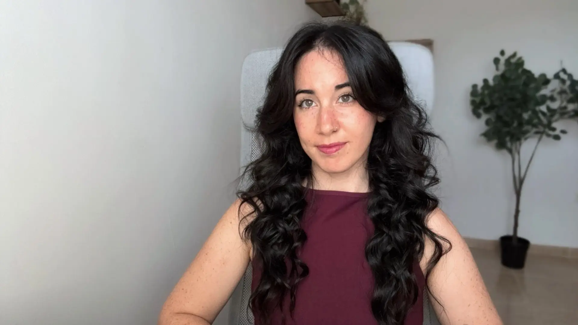 Raquel López Pavón, psicóloga: «Mi padre me usaba para dar celos a mi madre, y me pasaba las noches en vela para que no se suicidara»